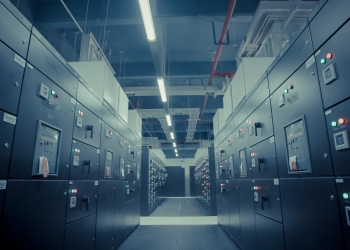 Data interconnection using DWDM technology