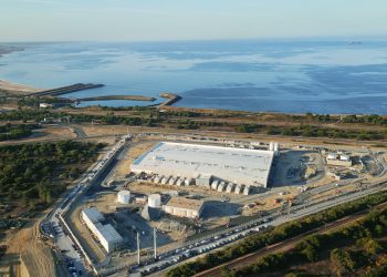 DE-CIX is now offering its interconnection and cloud services at SINES DC, Europe’s largest data centre campus with 1.2 GW of secured IT grid capacity in Portugal.