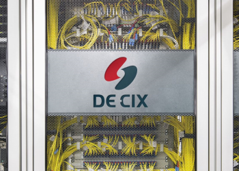 DE-CIX partnership links networks via submarine cables