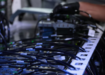 Shell cooling fluids certified for use in data centres